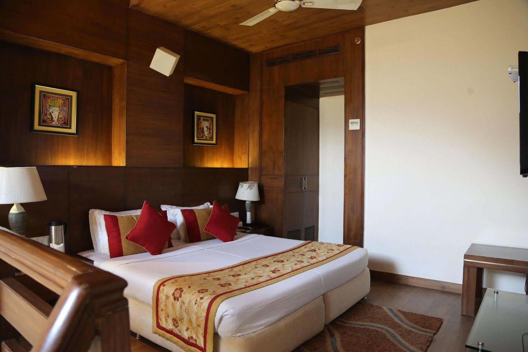 Baba Resorts Dharampur Dharampur  エクステリア 写真